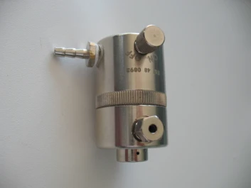 CO240 - REDUCTOR DE PRESION DE PISTON PARA CILINDRO DESECHABLE ROSCA 10X1